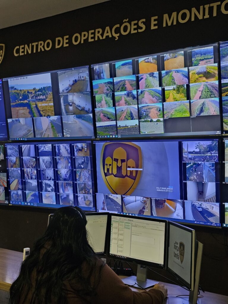 Central de operações de empresa de monitoramento